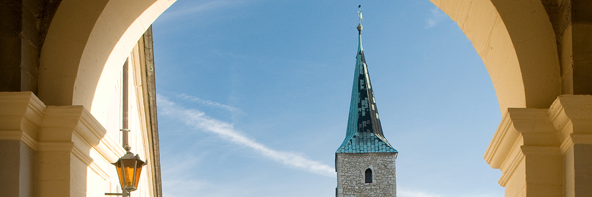 Benediktinerkloster Huysburg: Blick durchs Torhaus (Foto © Ulrich Schrader)