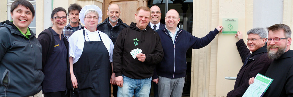 Huysburg-Team nach Verleihung des Zertifikates 'Grüner Hahn' für Umweltmanagement (Foto © Dieter Kunze)